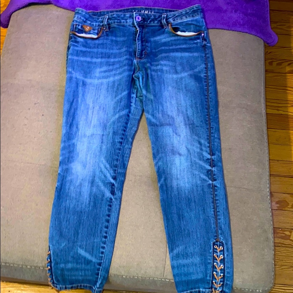Blue jeans with ankle laced bottom
